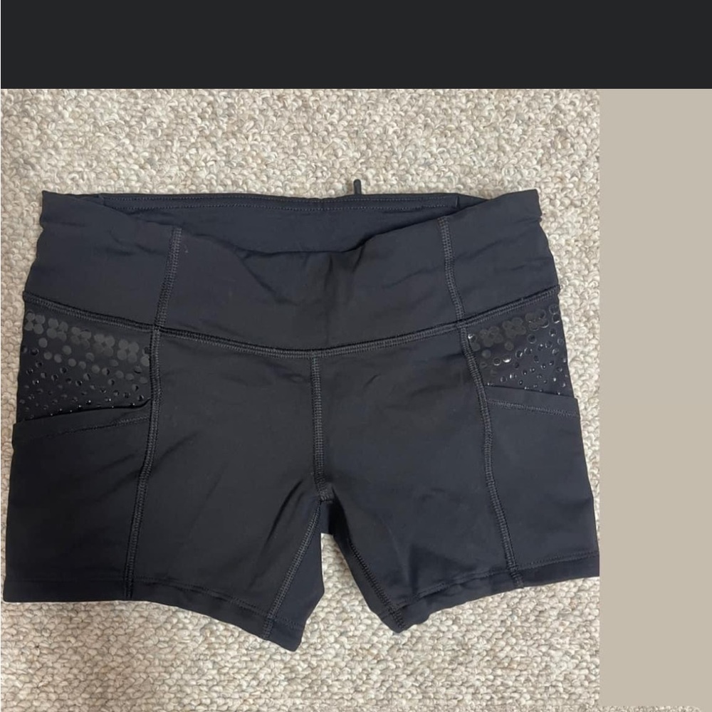 Lululemon black shorty shorts size 4